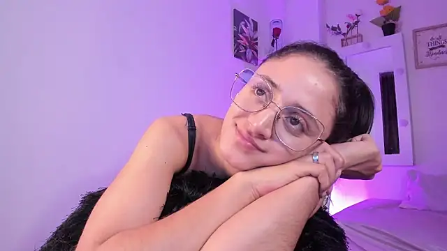 Snapshot of _Caroliinee_ chatting on March 13, 11:16 pm Caroliinee online show from March 13, 11:16 pm