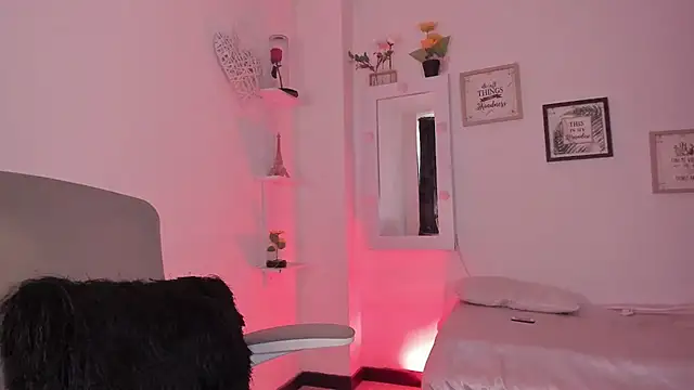 Snapshot of _Caroliinee_ chatting on September 10, 5:24 pm Caroliinee online show from September 10, 5:24 pm