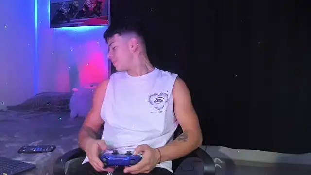 Snapshot of Dominic_Biker__ chatting on December 15, 3:02 am Dominic Biker online show from December 15, 3:02 am