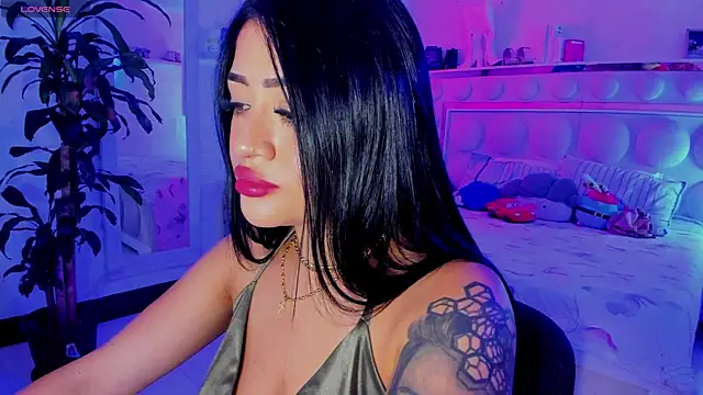 Snapshot of lucianaroy chatting on June 12, 9:57 pm lucianaroy online show from June 12, 9:57 pm