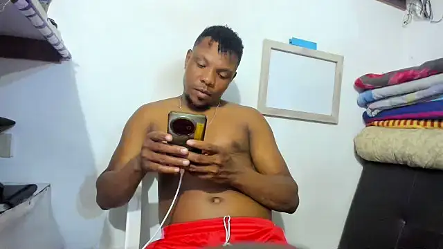 Snapshot of hugo3918_ chatting on July 21, 12:35 am hugo3918 online show from July 21, 12:35 am