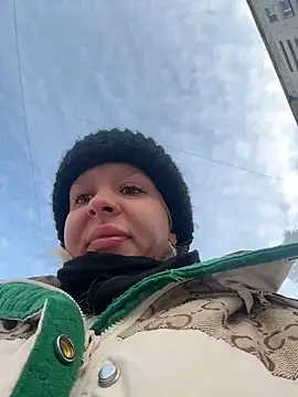 Snapshot of LikaCat chatting on December 25, 4:12 am LikaCat online show from December 25, 4:12 am