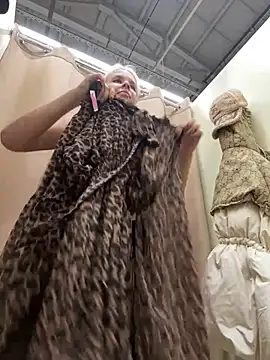 Snapshot of LikaCat chatting on January 4, 6:30 am LikaCat online show from January 4, 6:30 am