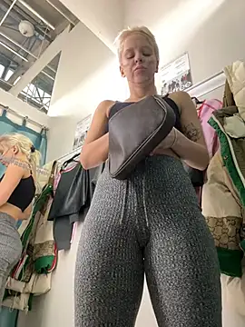 Snapshot of LikaCat chatting on January 21, 7:15 am LikaCat online show from January 21, 7:15 am