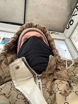 Snapshot of LikaCat chatting on February 1, 7:15 am LikaCat online show from February 1, 7:15 am