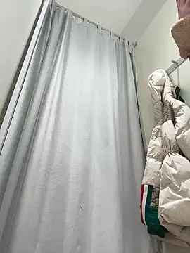 Snapshot of LikaCat chatting on February 8, 7:15 am LikaCat online show from February 8, 7:15 am