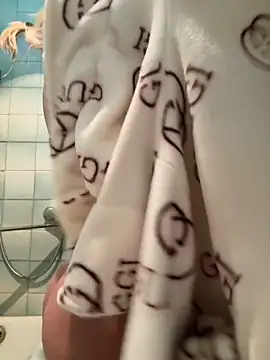 Snapshot of LikaCat chatting on February 20, 3:01 am LikaCat online show from February 20, 3:01 am