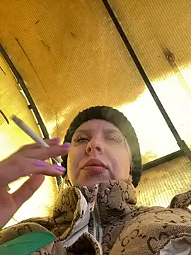 Snapshot of LikaCat chatting on February 20, 6:06 am LikaCat online show from February 20, 6:06 am