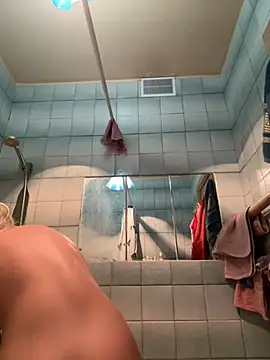 Snapshot of LikaCat chatting on February 21, 3:01 am LikaCat online show from February 21, 3:01 am