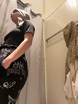 Snapshot of LikaCat chatting on February 21, 6:07 am LikaCat online show from February 21, 6:07 am