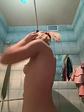 Snapshot of LikaCat chatting on March 9, 3:54 am LikaCat online show from March 9, 3:54 am