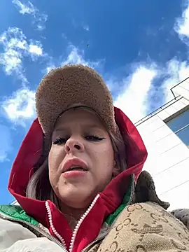 Snapshot of LikaCat chatting on March 22, 5:49 am LikaCat online show from March 22, 5:49 am