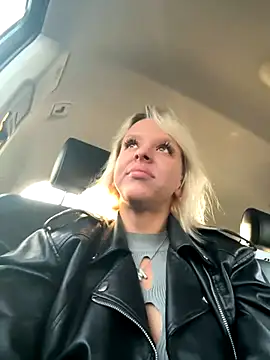 Snapshot of LikaCat chatting on September 18, 1:18 am LikaCat online show from September 18, 1:18 am