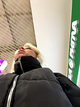 Snapshot of LikaCat chatting on September 28, 4:07 am LikaCat online show from September 28, 4:07 am