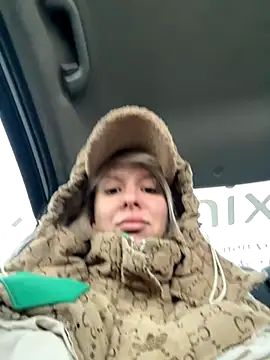 Snapshot of LikaCat chatting on October 11, 3:50 am LikaCat online show from October 11, 3:50 am