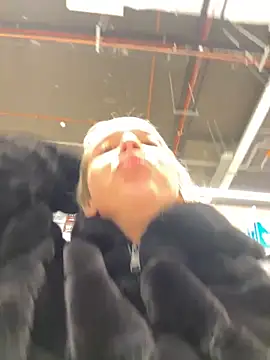 Snapshot of LikaCat chatting on October 22, 3:51 am LikaCat online show from October 22, 3:51 am