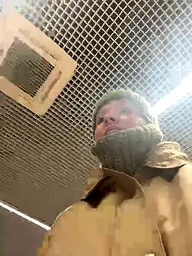 Snapshot of LikaCat chatting on November 14, 3:49 am LikaCat online show from November 14, 3:49 am