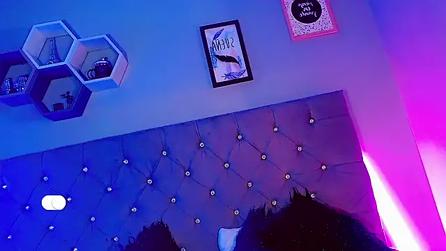 Ashlycuute online show from December 14, 8:18 pm