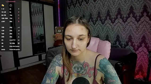 Snapshot of AlexRacc00n chatting on December 6, 5:31 am AlexRacc00n online show from December 6, 5:31 am