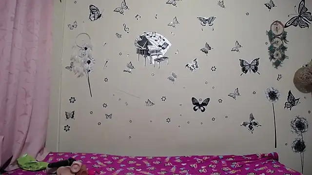 Snapshot of Nicolle-sky chatting on June 26, 8:19 am Nicolle-sky online show from June 26, 8:19 am