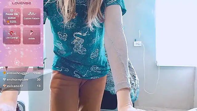 Snapshot of RosaJil chatting on November 14, 12:04 pm RosaJil online show from November 14, 12:04 pm