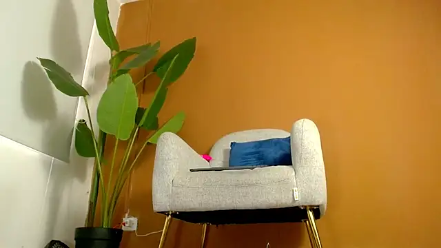 Sara ow online show from July 28, 7:39 pm