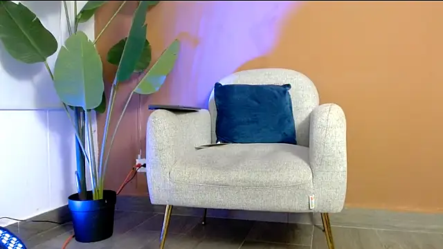 Sara ow online show from August 3, 9:18 pm
