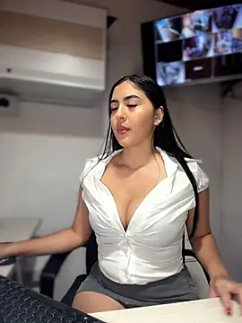 MarianaBenz online show from June 3, 12:35 am