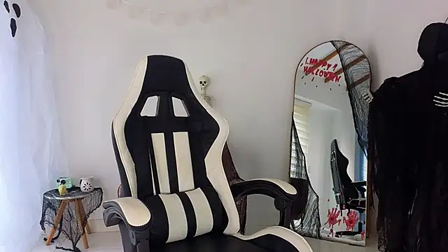 Snapshot of KristennBlue chatting on October 23, 4:17 pm KristennBlue online show from October 23, 4:17 pm