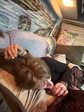 Snapshot of Followthepiper chatting on November 18, 12:27 am Followthepiper online show from November 18, 12:27 am