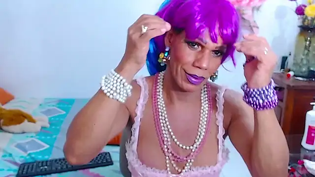 Snapshot of bardotbigcockts chatting on October 31, 9:05 pm bardotbigcockts online show from October 31, 9:05 pm