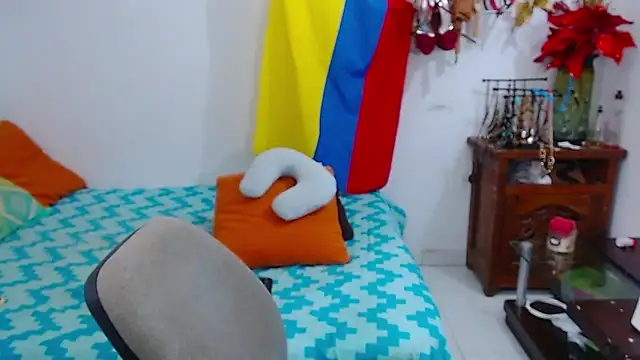 Snapshot of bardotbigcockts chatting on November 18, 5:39 pm bardotbigcockts online show from November 18, 5:39 pm