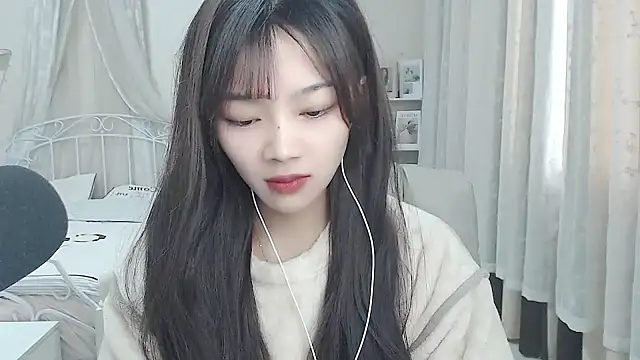 Snapshot of Jenny-Z chatting on December 16, 2:27 am Jenny-Z online show from December 16, 2:27 am