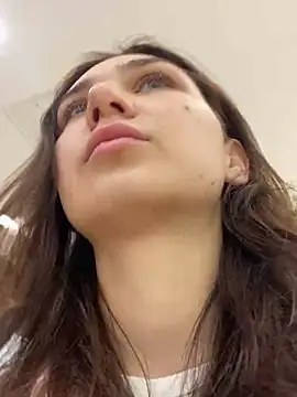 QuitieLia online show from December 13, 8:41 am