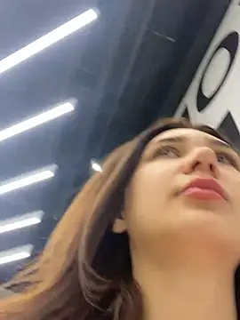 QuitieLia online show from December 15, 8:30 am