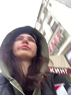 QuitieLia online show from December 17, 8:12 am