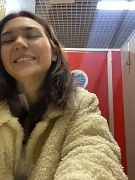 QuitieLia online show from December 19, 8:23 am