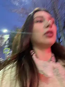 QuitieLia online show from December 19, 2:13 pm