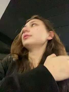 QuitieLia online show from December 20, 3:21 pm