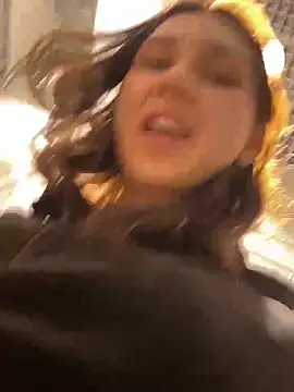 QuitieLia online show from December 22, 7:11 am