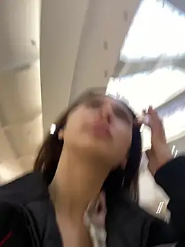 QuitieLia online show from December 24, 8:11 am