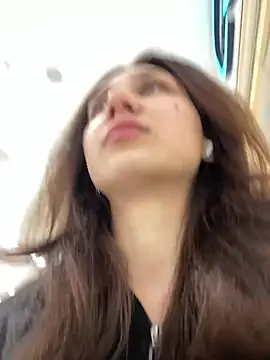 QuitieLia online show from January 24, 8:02 am