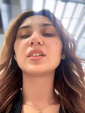 QuitieLia online show from October 18, 9:21 am