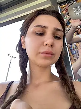Snapshot of QuitieLia chatting on July 7, 8:07 am QuitieLia online show from July 7, 8:07 am