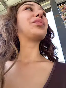 Snapshot of QuitieLia chatting on July 20, 7:11 am QuitieLia online show from July 20, 7:11 am