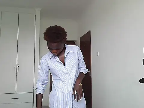 petiteebony 81 online show from March 12, 7:47 am