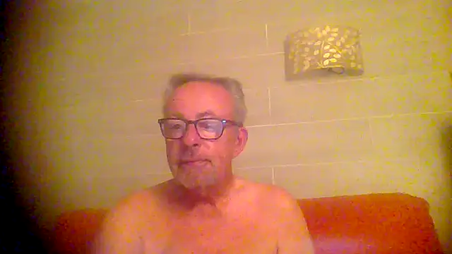 Snapshot of tuggy59 chatting on October 22, 5:30 am tuggy59 online show from October 22, 5:30 am