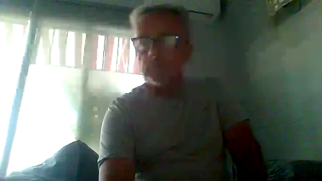 Snapshot of tuggy59 chatting on November 12, 7:09 am tuggy59 online show from November 12, 7:09 am