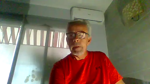 Snapshot of tuggy59 chatting on November 22, 7:18 am tuggy59 online show from November 22, 7:18 am