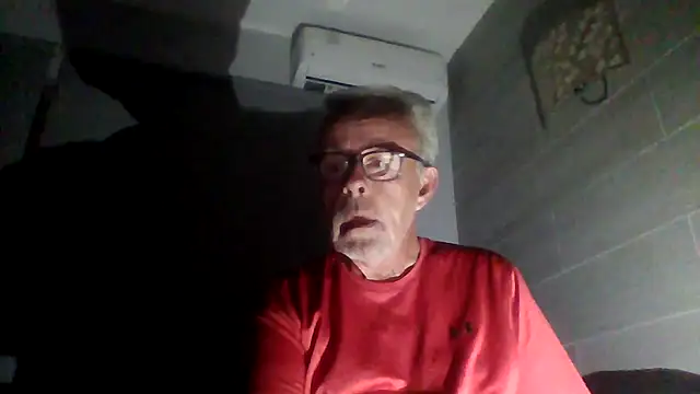 Snapshot of tuggy59 chatting on November 23, 6:24 am tuggy59 online show from November 23, 6:24 am